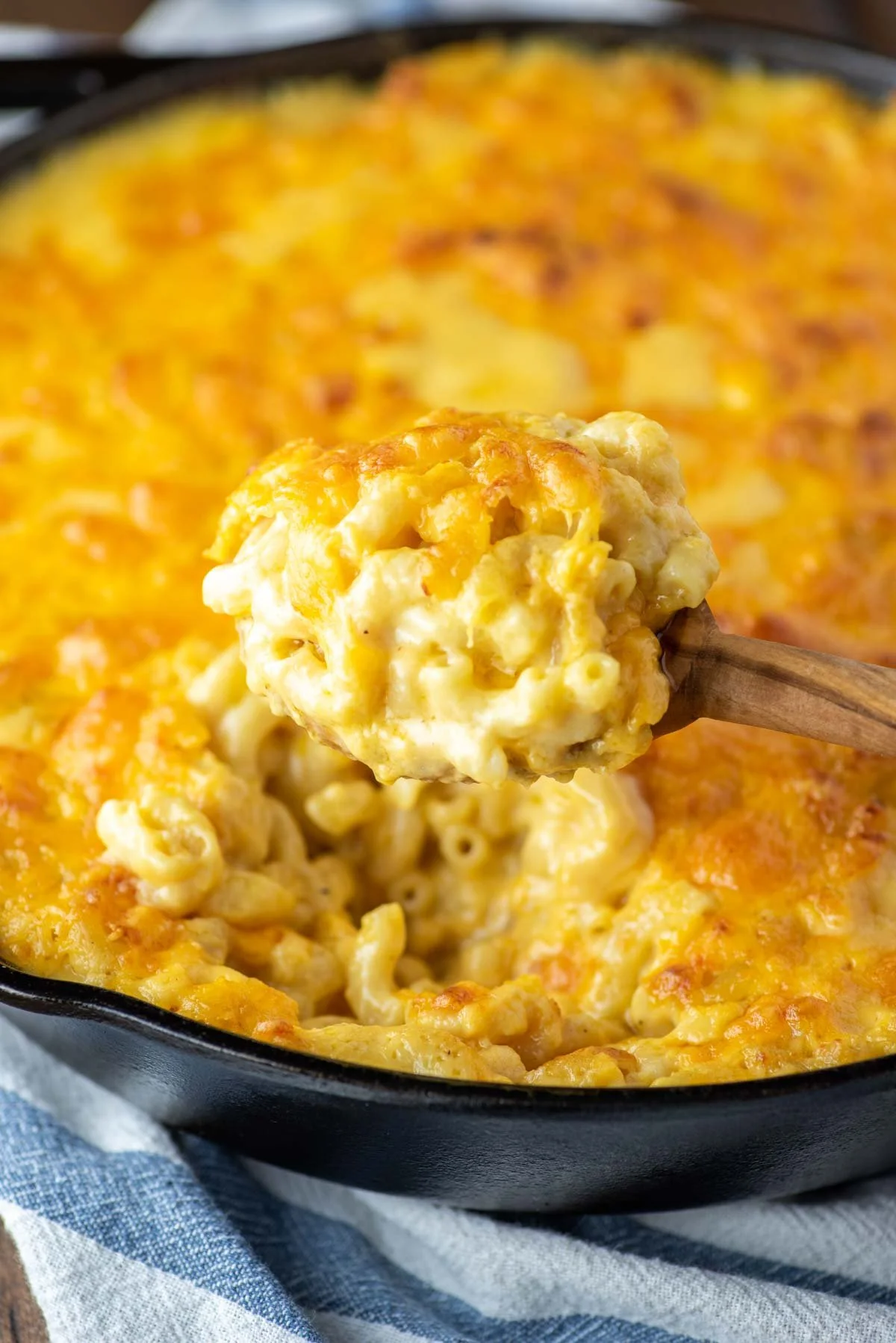 Creamy Baked Cheddar Mac and Cheese