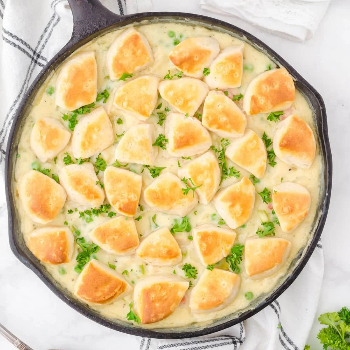 Creamy Chicken Pot Pie Skillet