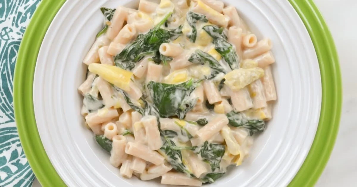 Creamy Spinach Artichoke Pasta Skillet
