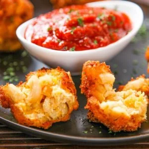 Crispy Deep-Fried Mac and Cheese Bites